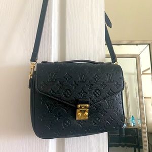 LV purse